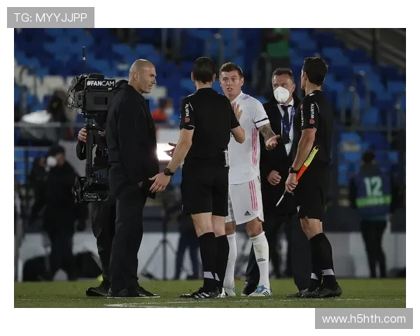 华体会体育网站成功赞助皇马引发足球界热议与合作新机遇